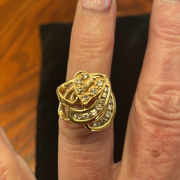 Jewelry - 🔥🔥SALE Ladies 10k gold diamond heart spinning ring